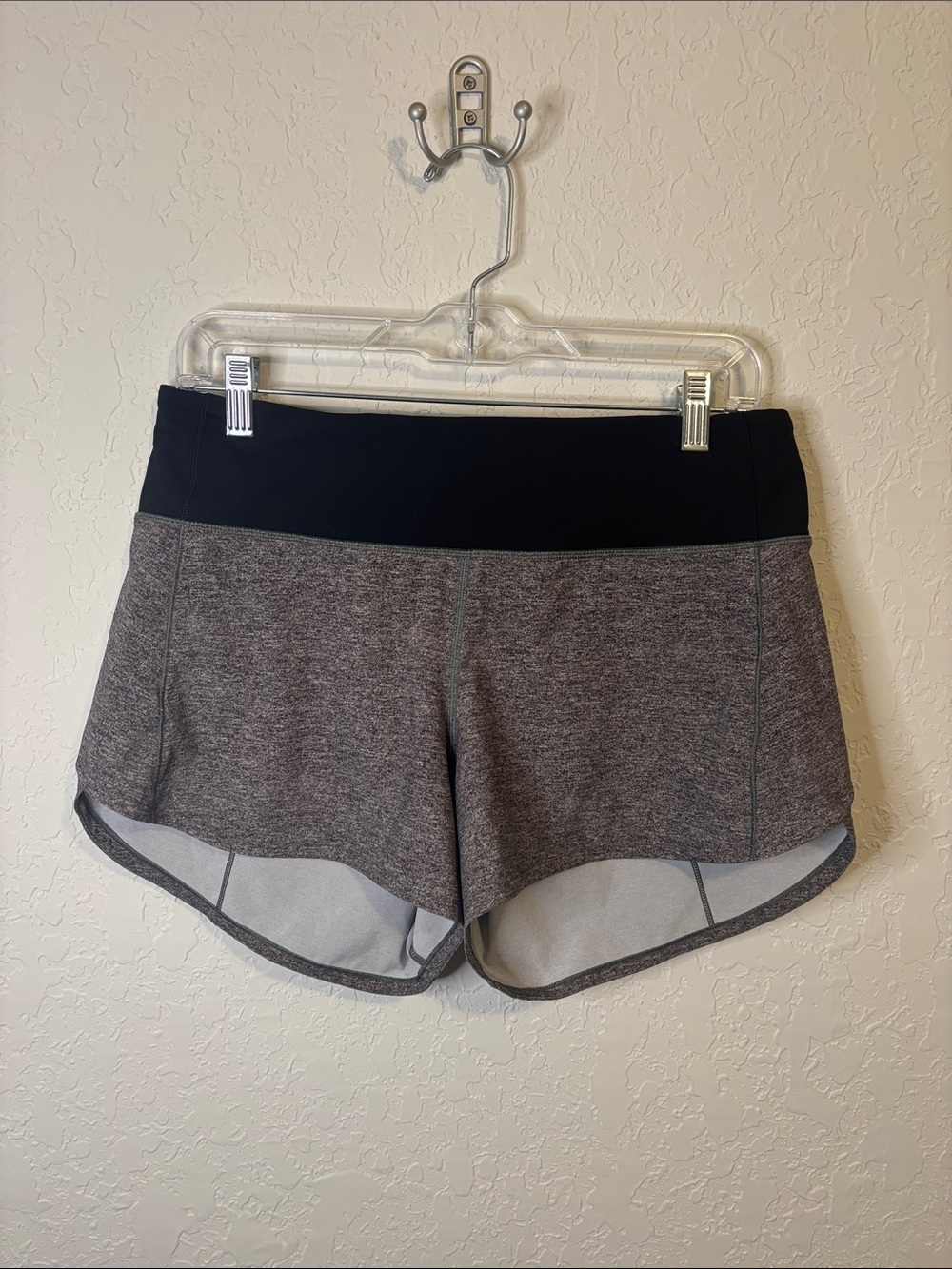 Lululemon Speed Up Short Long *4"
Updated Fit